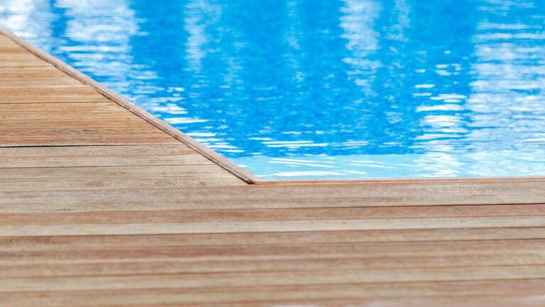 Lire la suite à propos de l’article Comment bien choisir sa piscine en bois ?